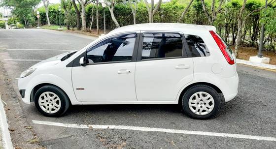 FORD FIESTA 1.6 ROCAM 8V FLEX 4P MANUAL FORD FIESTA 1.6 ROCAM 8V FLEX 4P MANUAL